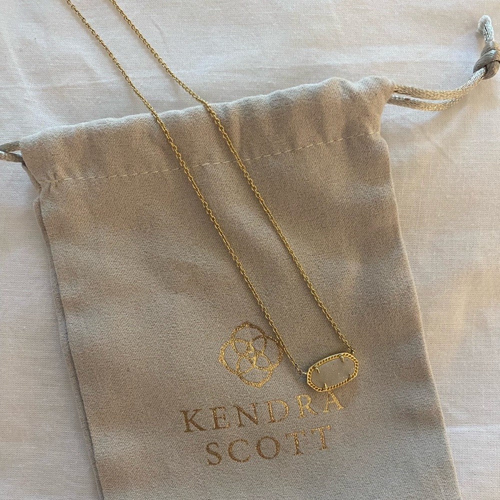 Elisa Gold Pendant Necklace